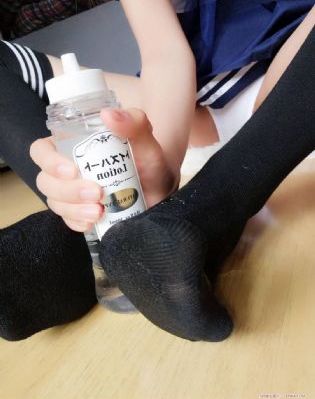 坐在联谊会角落_4K完整视频观看